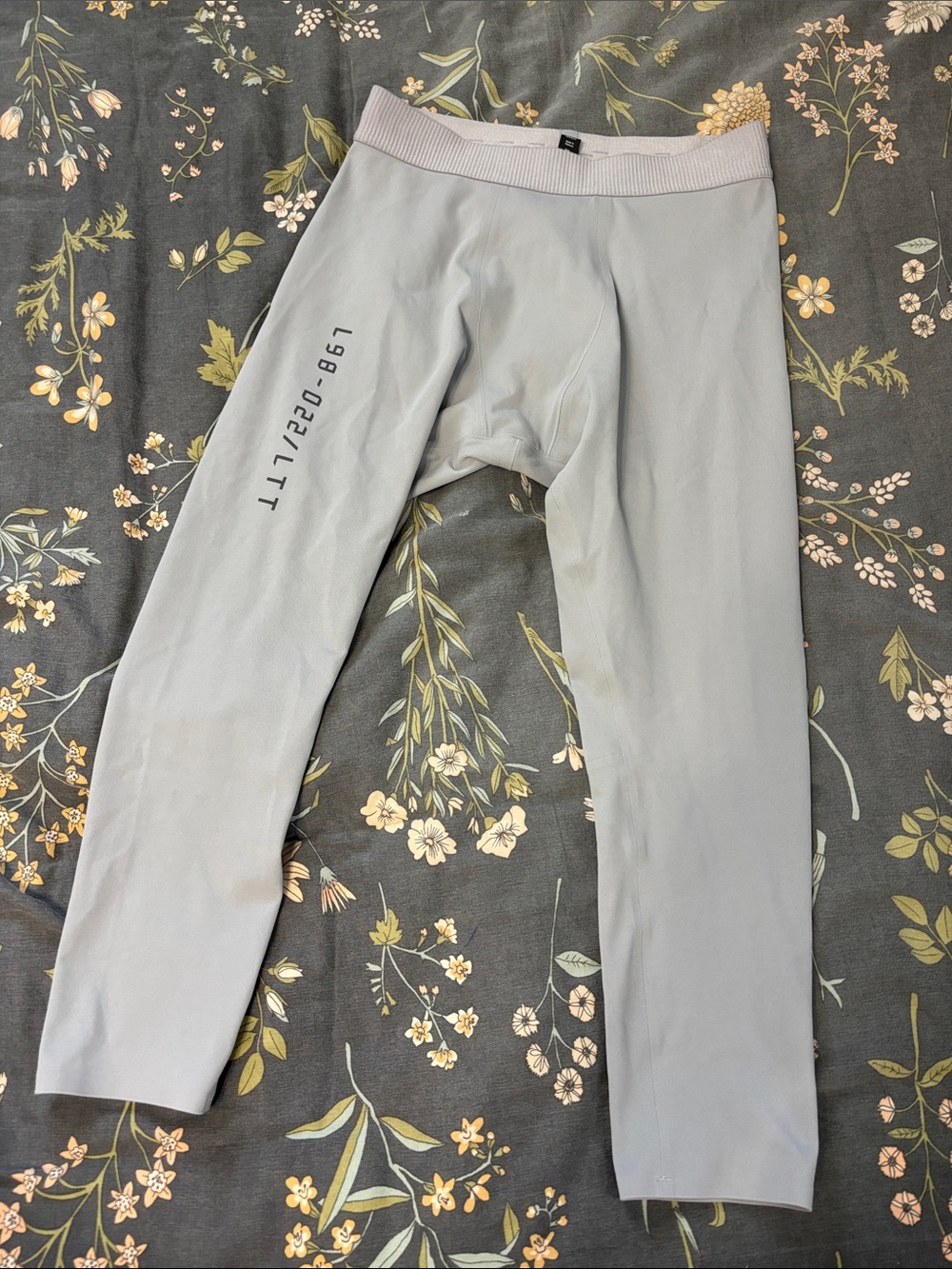 Lululemon Men’s License to Train 21” Light Gray Compression Tights Size Large - Picture 3 of 7